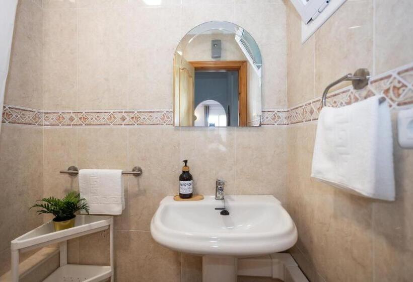 סטודיו סופריור, Naim Guest House Nerja