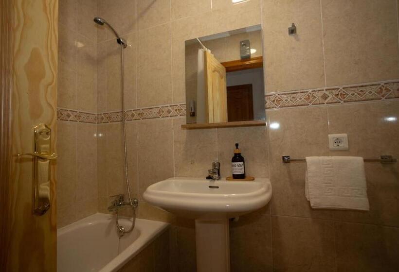 חדר סטנדרט עם מרפסת, Naim Guest House Nerja