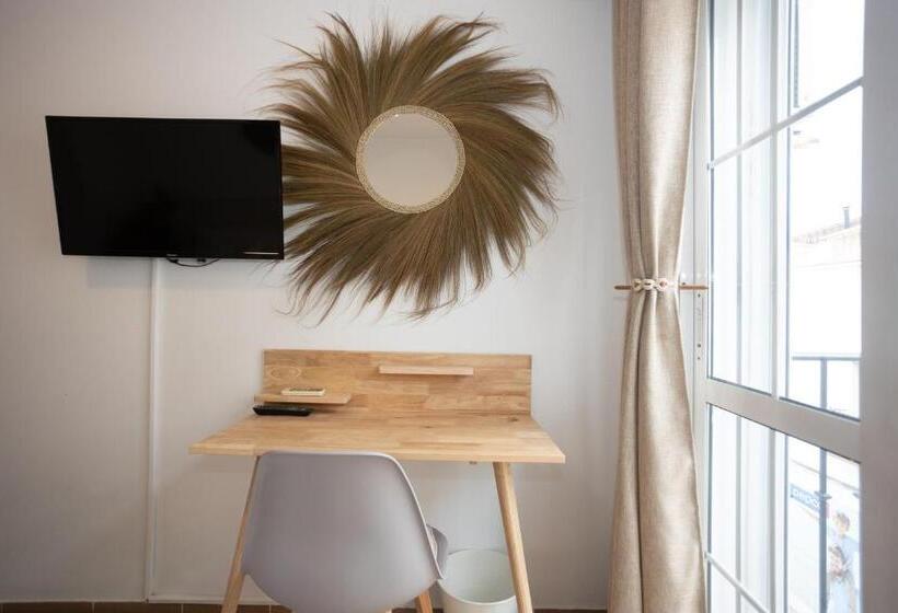 חדר סטנדרט עם מרפסת, Naim Guest House Nerja