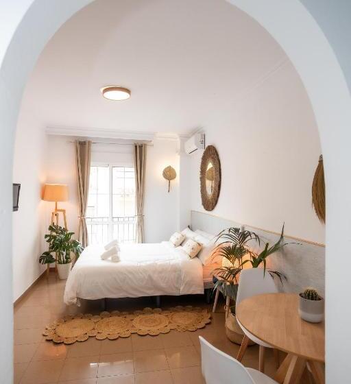 סטודיו סופריור, Naim Guest House Nerja