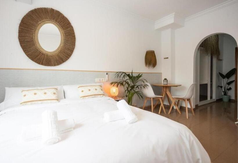 סטודיו סופריור, Naim Guest House Nerja