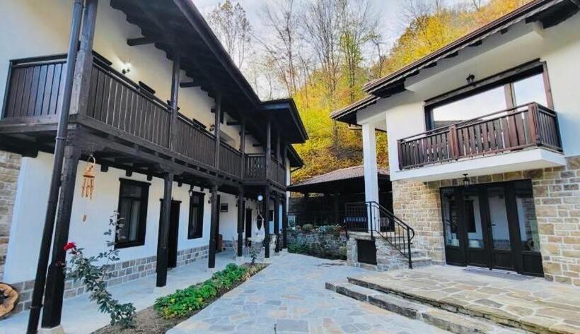 خانه 1 خوابه, Verta House