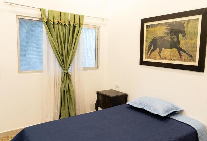 اتاق استاندارد یک نفره, Ganadero