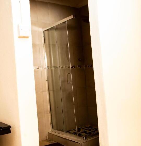 اتاق لوکس با تخت بزرگ, Shape Inn Guest House