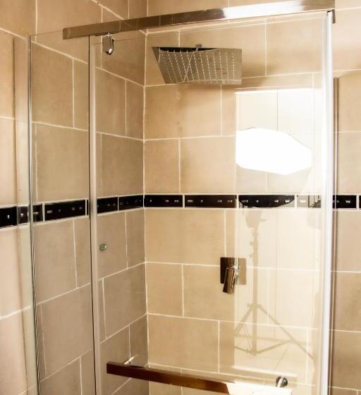 اتاق لوکس, Shape Inn Guest House