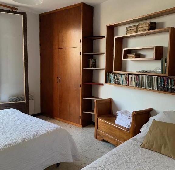 اتاق استاندارد سه تخته با بالکن, Maison Les Mimosas