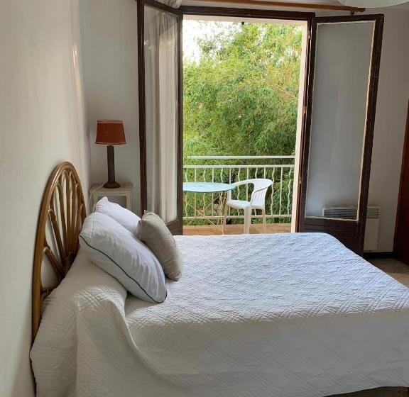 اتاق استاندارد سه تخته با بالکن, Maison Les Mimosas