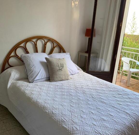 اتاق استاندارد سه تخته با بالکن, Maison Les Mimosas