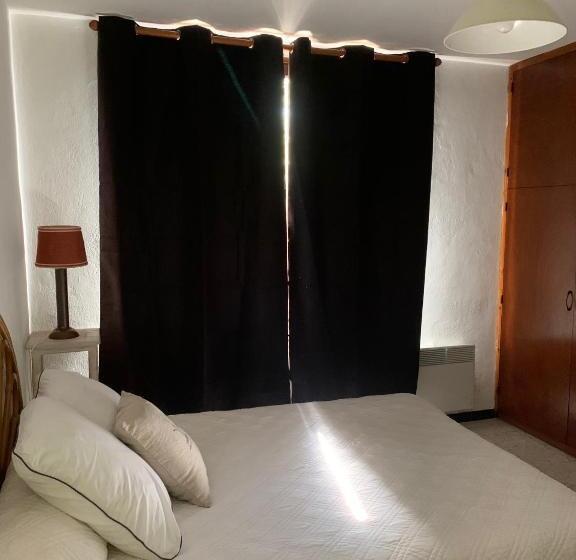اتاق استاندارد سه تخته با بالکن, Maison Les Mimosas