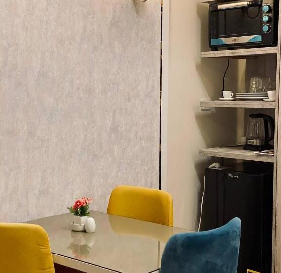 مجموعه ویستا شهر, Yacoubian Suites