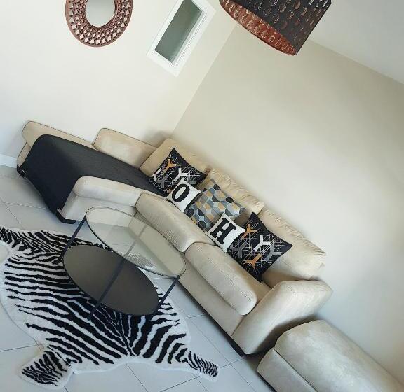 استودیوی استاندارد, Belfast House