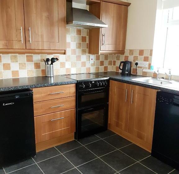 آپارتمان 2 خوابه, Belfast House