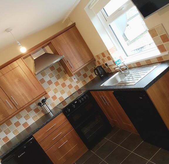 آپارتمان 2 خوابه, Belfast House
