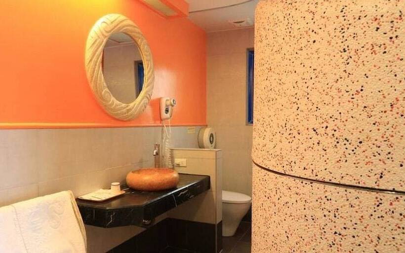 اتاق استاندارد, Golden Sea Inn