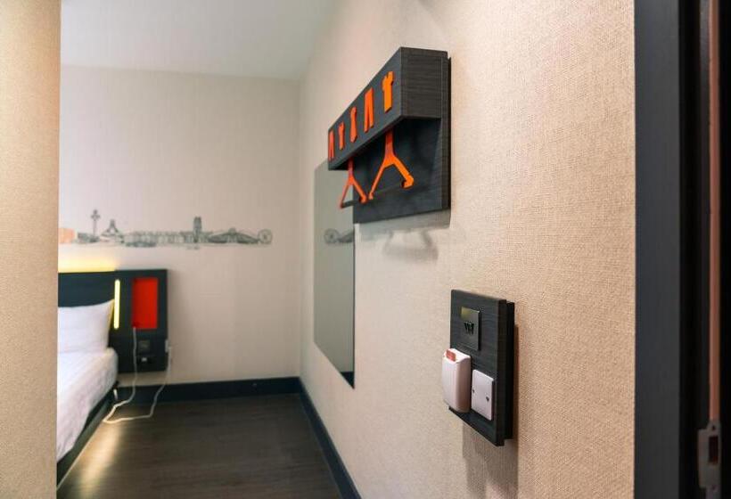 اتاق استاندارد برای معلولان, Easyhotel Liverpool