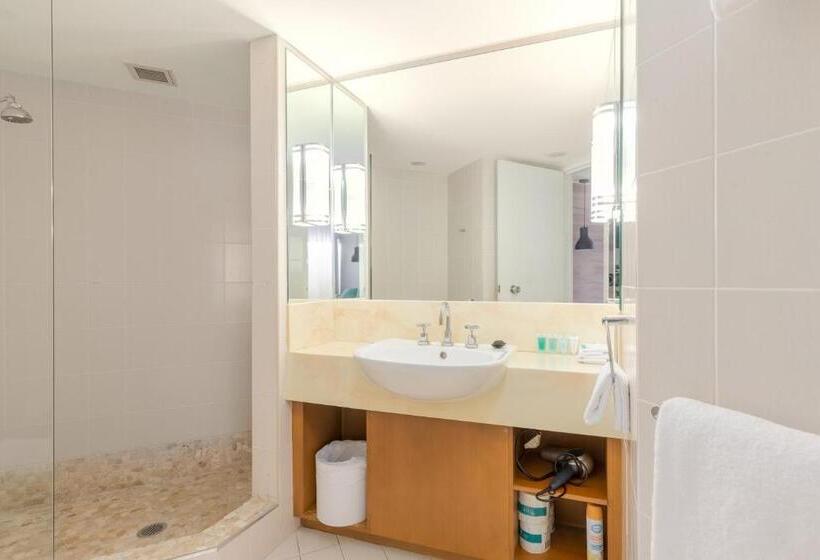 استودیوی استاندارد, Charlesworth Bay Beach Resort