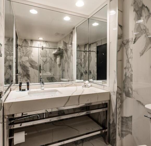 اتاق استاندارد با 2 تخت دوبل, Empire Suites