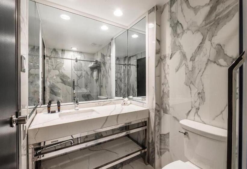 اتاق استاندارد, Empire Suites