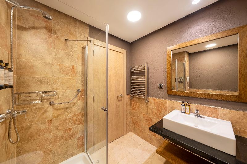 اتاق کلاس بیزنس, Empire Suites