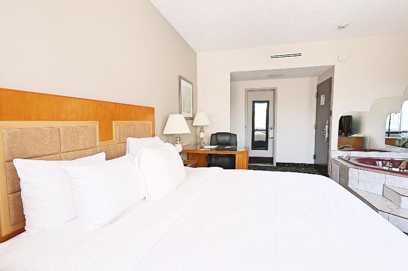 سوئیت با تخت بزرگ, Empire Suites