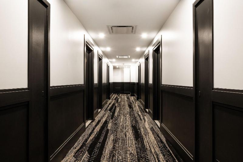 سوئیت با تخت بزرگ, Empire Suites