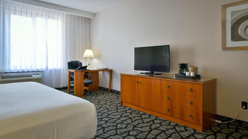 سوئیت با تخت بزرگ, Empire Suites