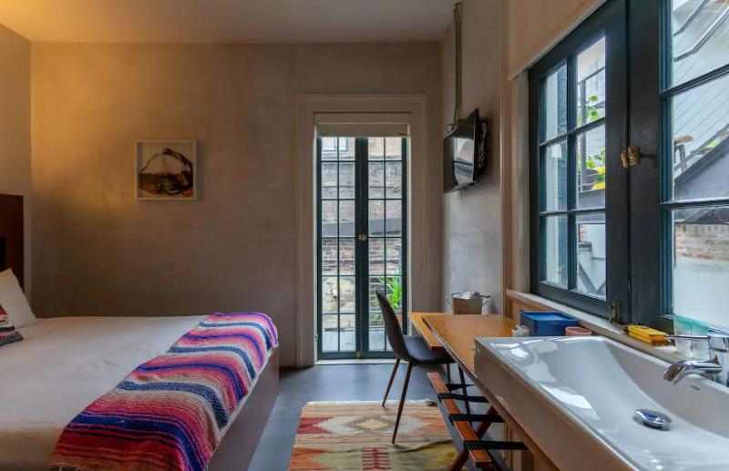 اتاق استاندارد, Empire Suites