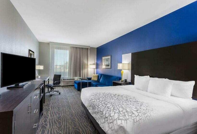 اتاق اجرایی با تخت بزرگ, La Quinta By Wyndham Odessa North   Sienna Tower