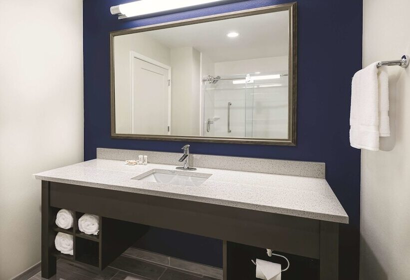 اتاق دلوکس مخصوص معلولین, La Quinta By Wyndham Odessa North   Sienna Tower