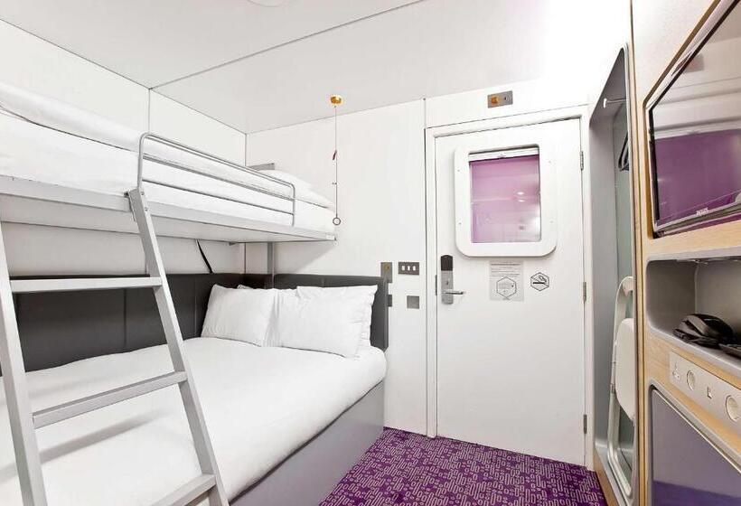 Standard Room, Yotelair London Gatwick Airport