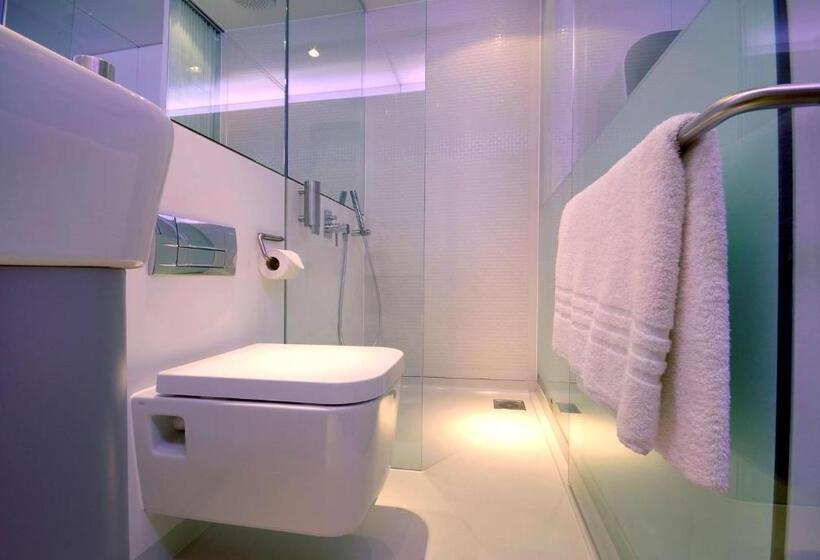 Premium Room, Yotelair London Gatwick Airport