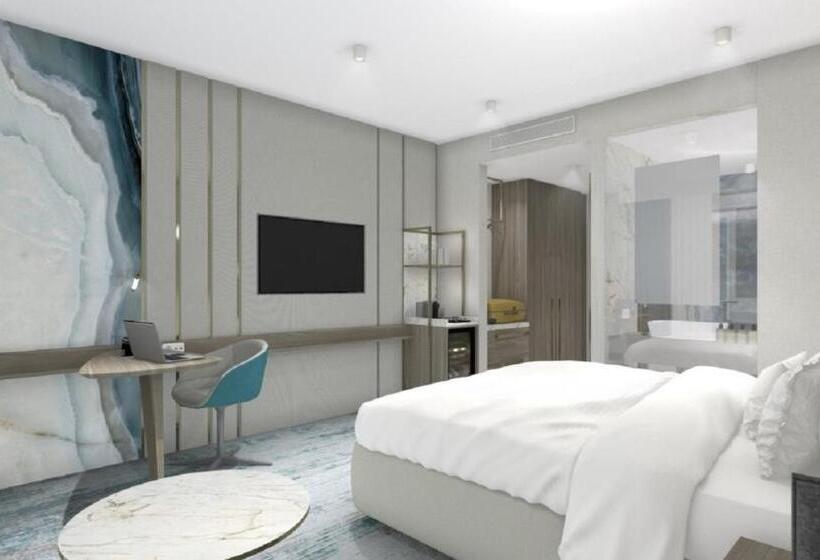 اتاق استاندارد با تخت بزرگ, Crowne Plaza Constanta   Mamaia Beach, An Ihg