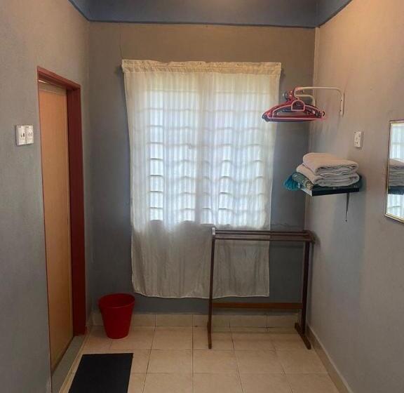 اتاق لوکس خانوادگی, Oyo 90910 Homestay D Lalang Inn