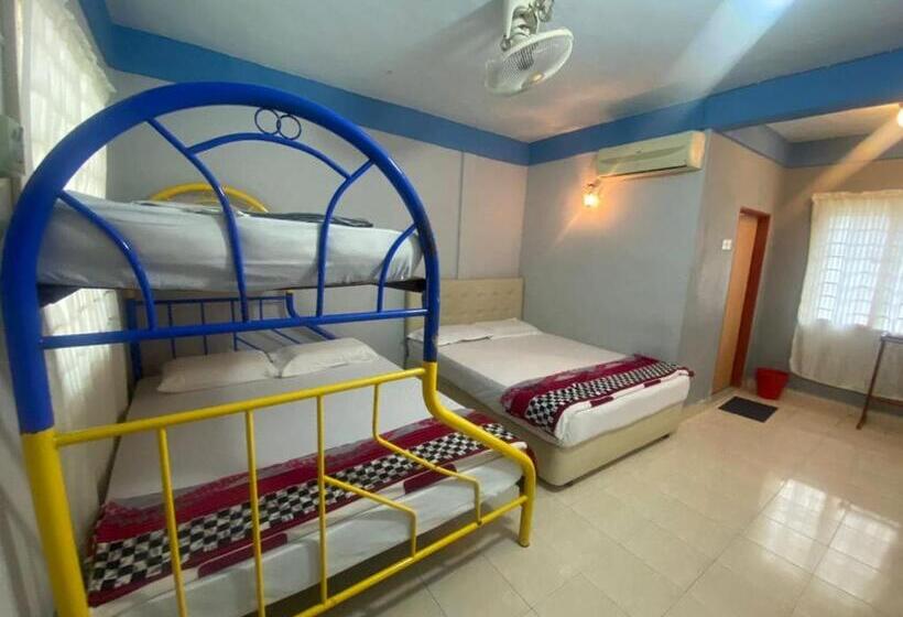 اتاق لوکس خانوادگی, Oyo 90910 Homestay D Lalang Inn