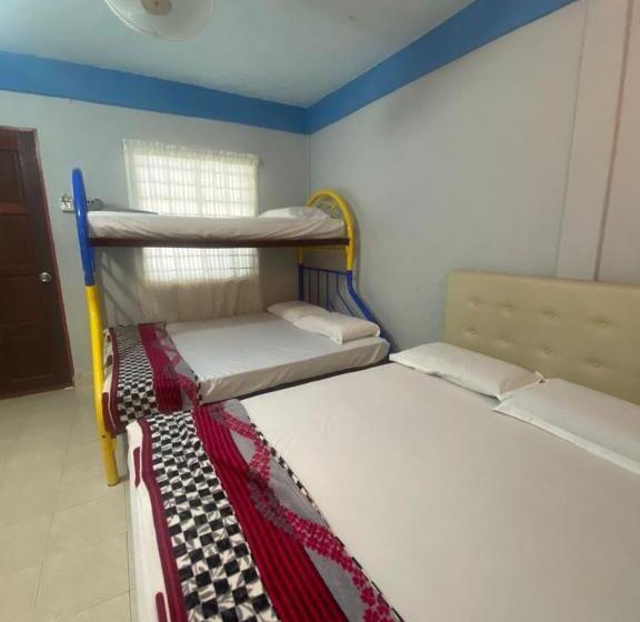 اتاق لوکس خانوادگی, Oyo 90910 Homestay D Lalang Inn