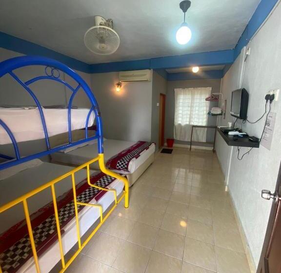 اتاق لوکس خانوادگی, Oyo 90910 Homestay D Lalang Inn