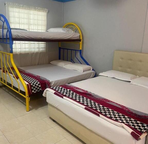 اتاق لوکس خانوادگی, Oyo 90910 Homestay D Lalang Inn