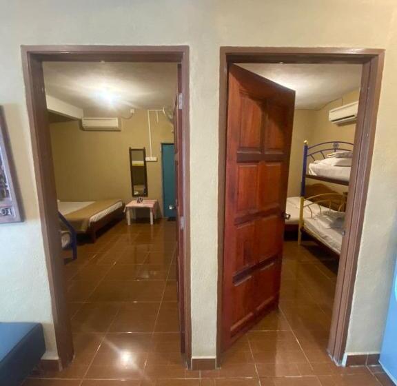 سوئیت 2 خوابه, Oyo 90910 Homestay D Lalang Inn