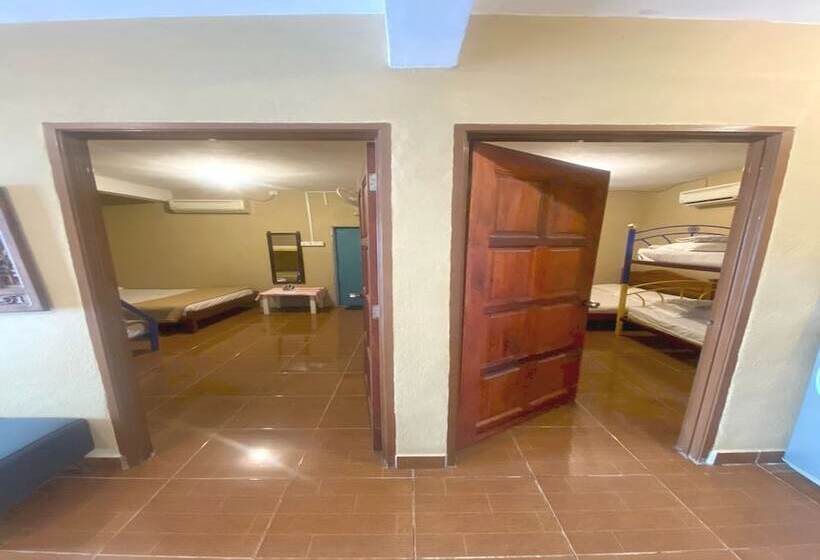 سوئیت 2 خوابه, Oyo 90910 Homestay D Lalang Inn