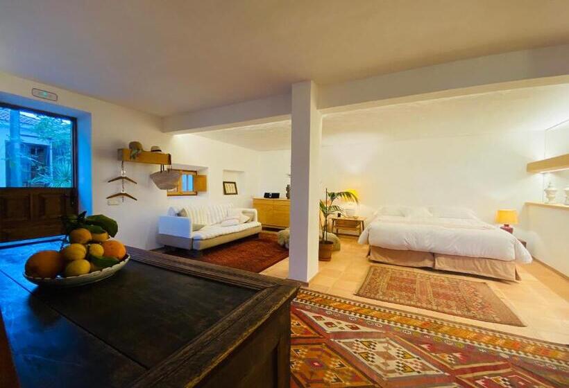 سوییت با چشم‌انداز باغ, La Rayuela Suites