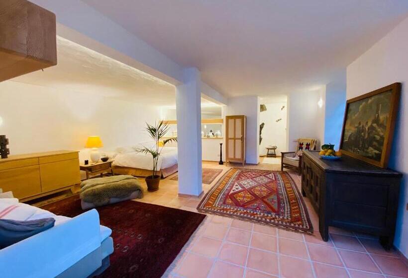 سوییت با چشم‌انداز باغ, La Rayuela Suites