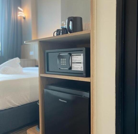 اتاق لوکس سه تخته, Dj Citi Plaza Hotel & Suites