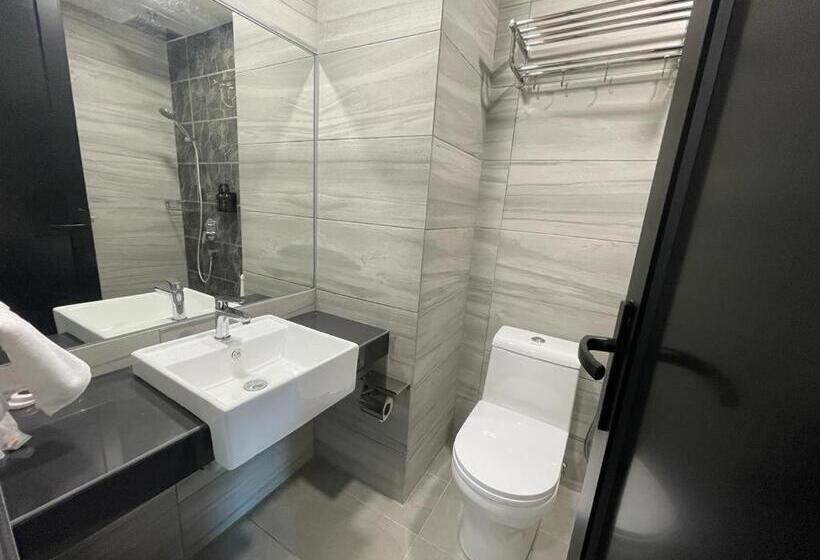 اتاق خانوادگی, Dj Citi Plaza Hotel & Suites
