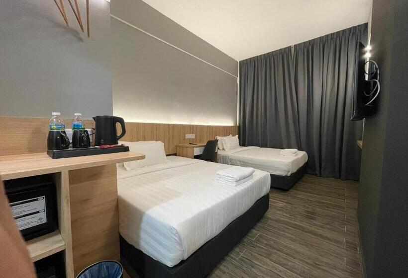 اتاق خانوادگی, Dj Citi Plaza Hotel & Suites