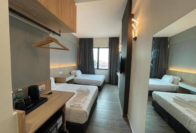اتاق خانوادگی, Dj Citi Plaza Hotel & Suites