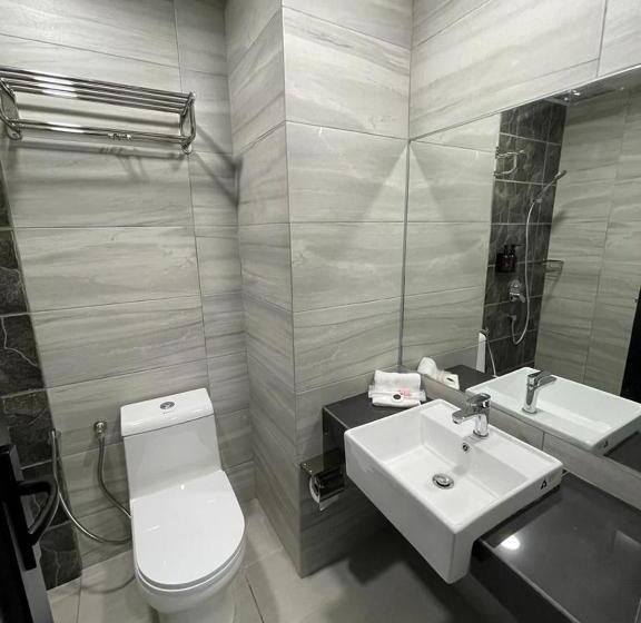 سوییت سوپریور, Dj Citi Plaza Hotel & Suites