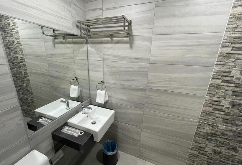 سوییت سوپریور, Dj Citi Plaza Hotel & Suites