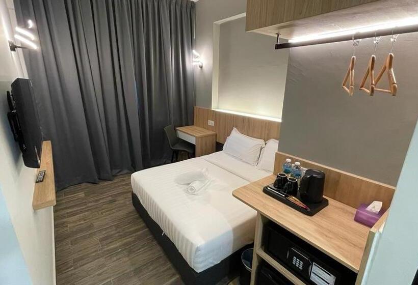 سوییت سوپریور, Dj Citi Plaza Hotel & Suites
