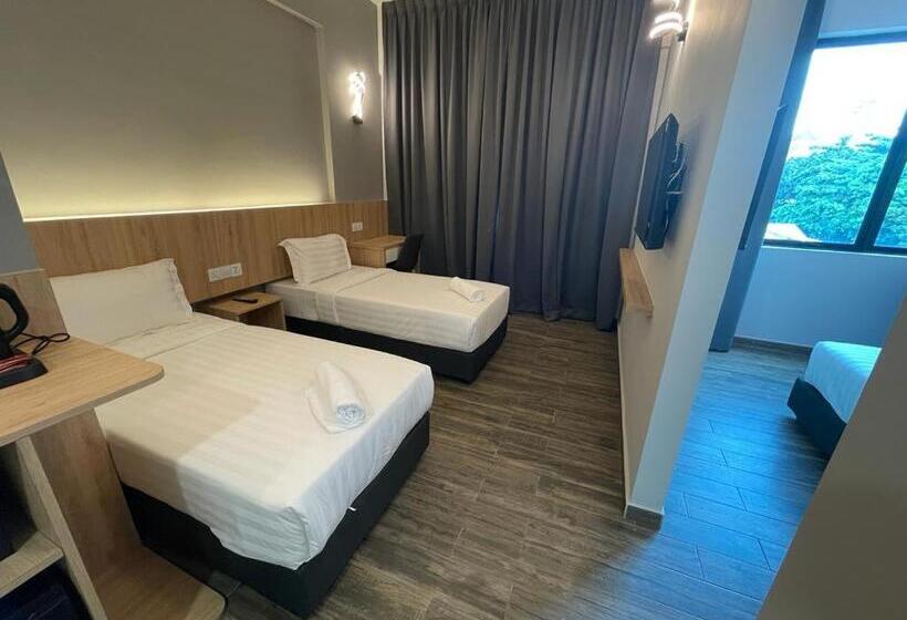 سوییت سوپریور, Dj Citi Plaza Hotel & Suites