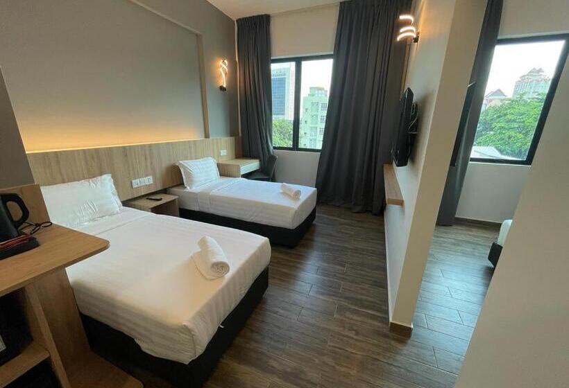 سوییت سوپریور, Dj Citi Plaza Hotel & Suites